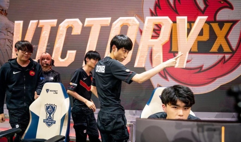 并展示了他 并展示了他